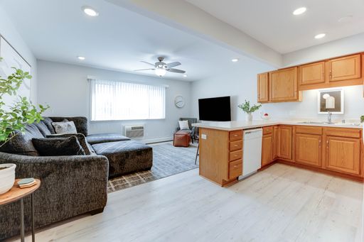 2 Bed | 1 Bath - Convenient Access to Arboretum, Downtown, and Belt Line – photo 1