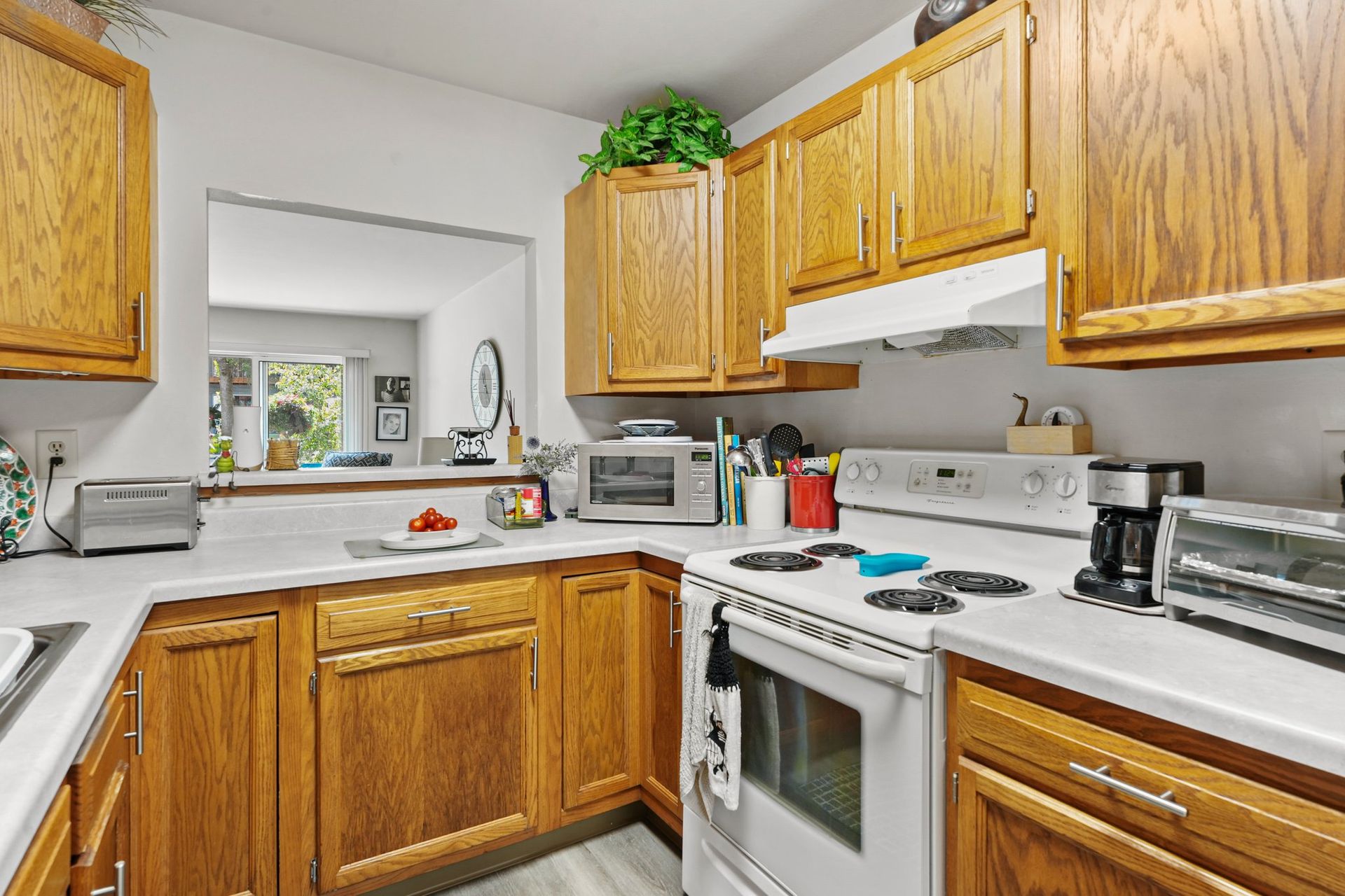 Madison Apartment: 1-34 Ridgeview Ct