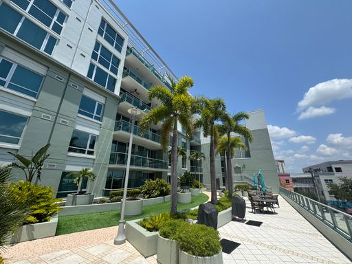 Luxurious 2/2 Modern Condo in Prestigious Channelside with Resort-Style Amenities – photo 1