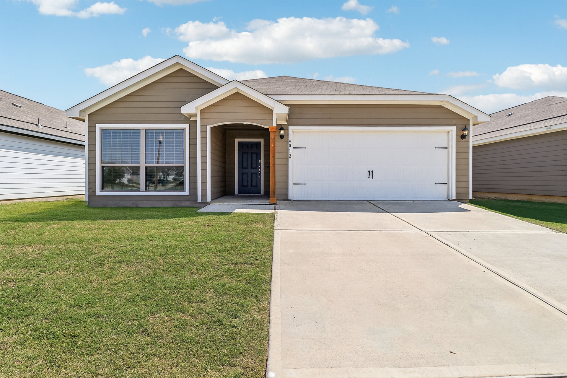 Denton Townhome: 425 Beall St