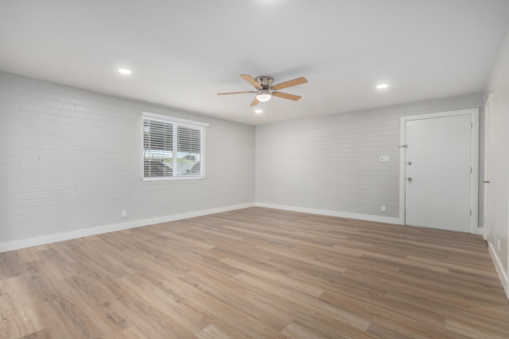 Phoenix Apartment: 8639 North 7th Street