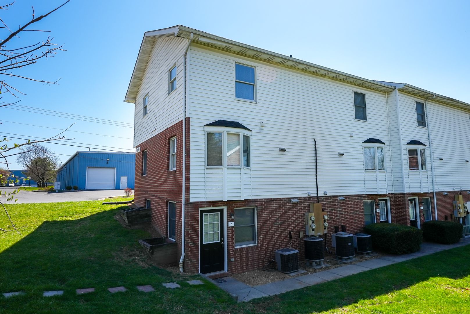 Winchester Apartment: 3103/3105/3107 Shawnee Drive