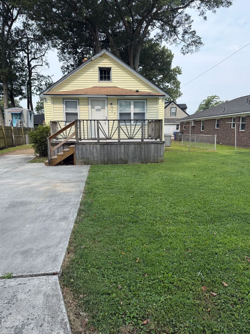 Norfolk House: 167 Brockwell Ave