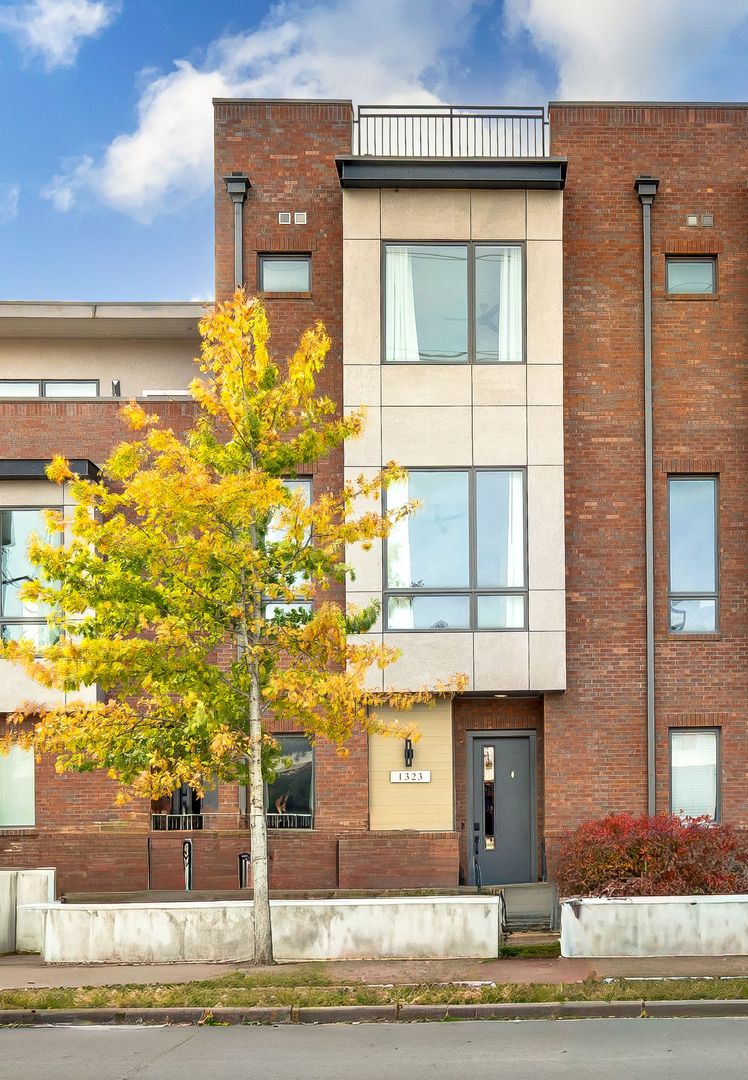 Nashville House: 1323 2nd Ave North