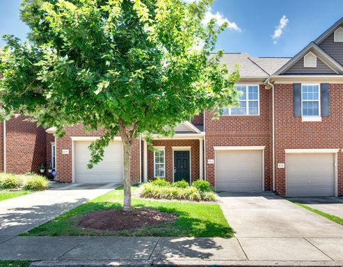 Stunning 3BR/2.5BA Updated Townhome in Prime Location!