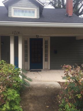 Studio apartment for rent in charming older home! – photo 1