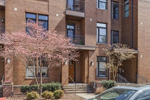 Beautiful 1BR/1BA Condo in Prime Belmont/Vanderbilt Location! – photo 1