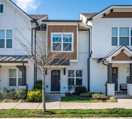 Beautiful 2BE/2.5BA townhouse located in the very desirable Nations! – photo 1