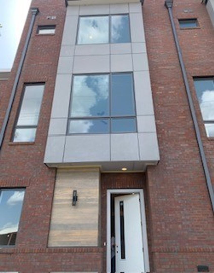 Nashville House: 1323 2nd Ave North