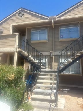 Remodeled 2 bedroom, one bath unit – photo 1