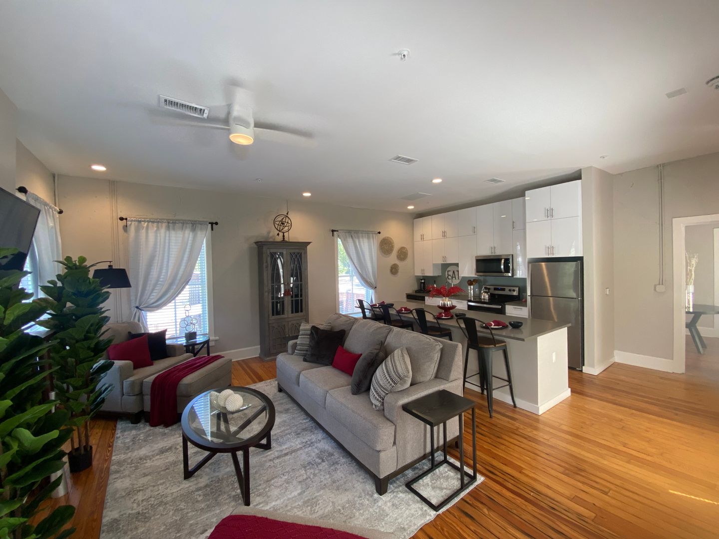Memphis Apartment: 360 Metal Museum Drive