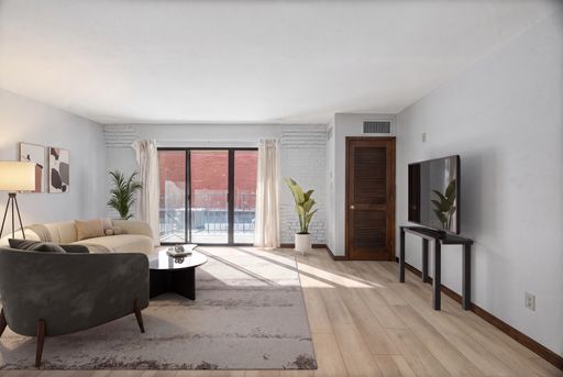 Riverfront Living on South Front – photo 1