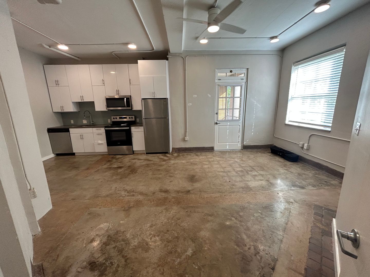 Memphis Apartment: 360 Metal Museum Drive