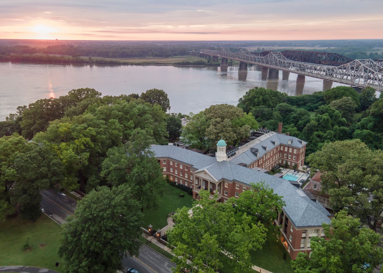 Memphis Apartment: 360 Metal Museum Drive