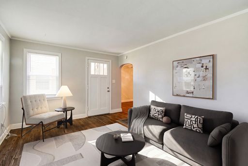 Classic Midtown Duplex – photo 1