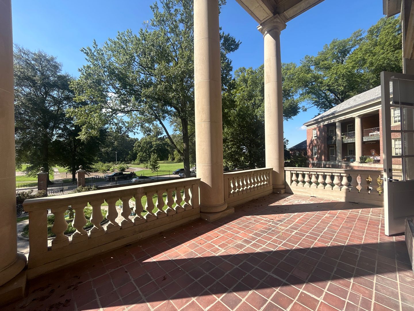 Memphis Apartment: 360 Metal Museum Drive