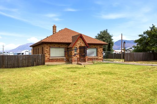 Unique Property for Lease – Office or Residential Opportunity
