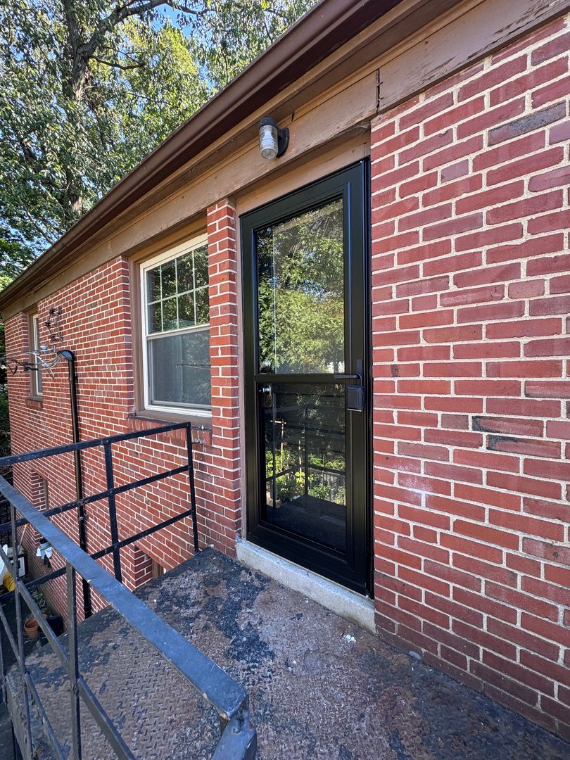 Columbus Apartment: 2734 Indianola Ave.