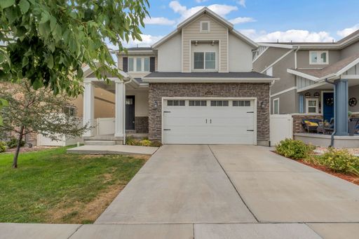 Like New Chic, Modern Spotless w 2 car attached – photo 1