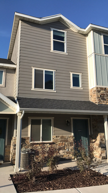3 Story Townhome w 1 car attached garage, great amenities + location!! – photo 1