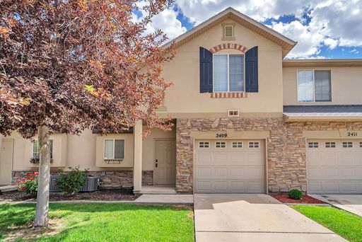 Beautiful Riverton Townhome in Gated Community w 1 car garage attached