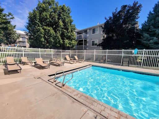 3 Bedroom Top Floor Orem Condo w Awesome Amenities! – photo 1