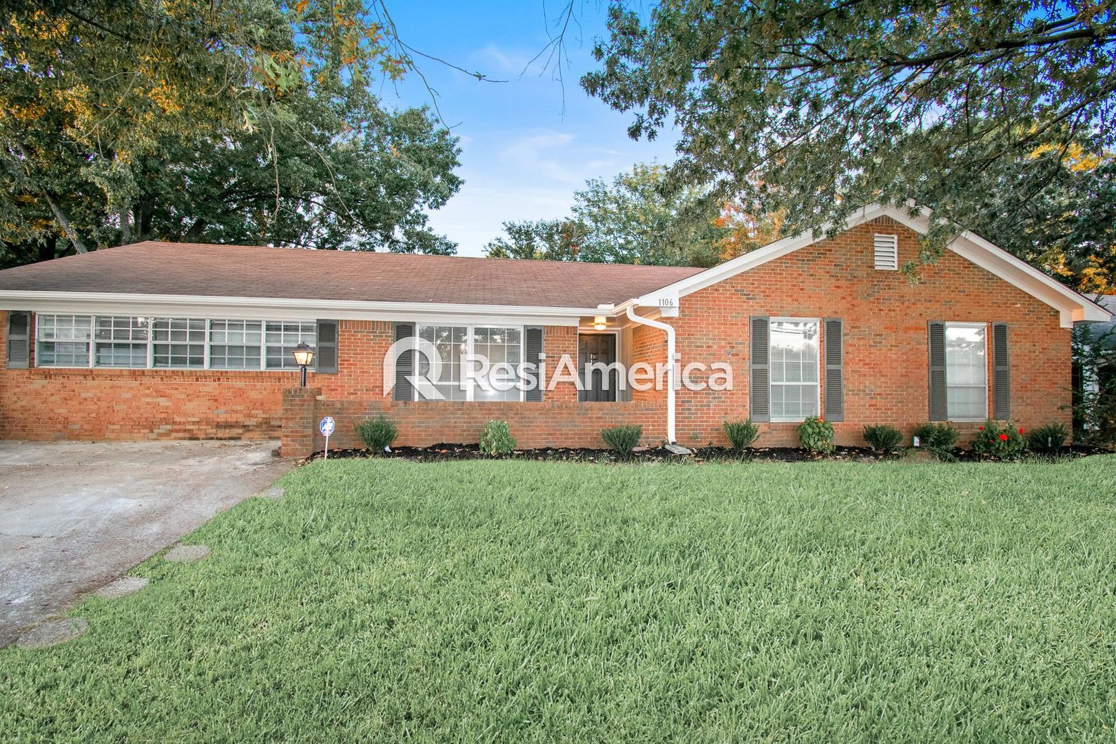 Southaven House: 1106 Rasco Rd W