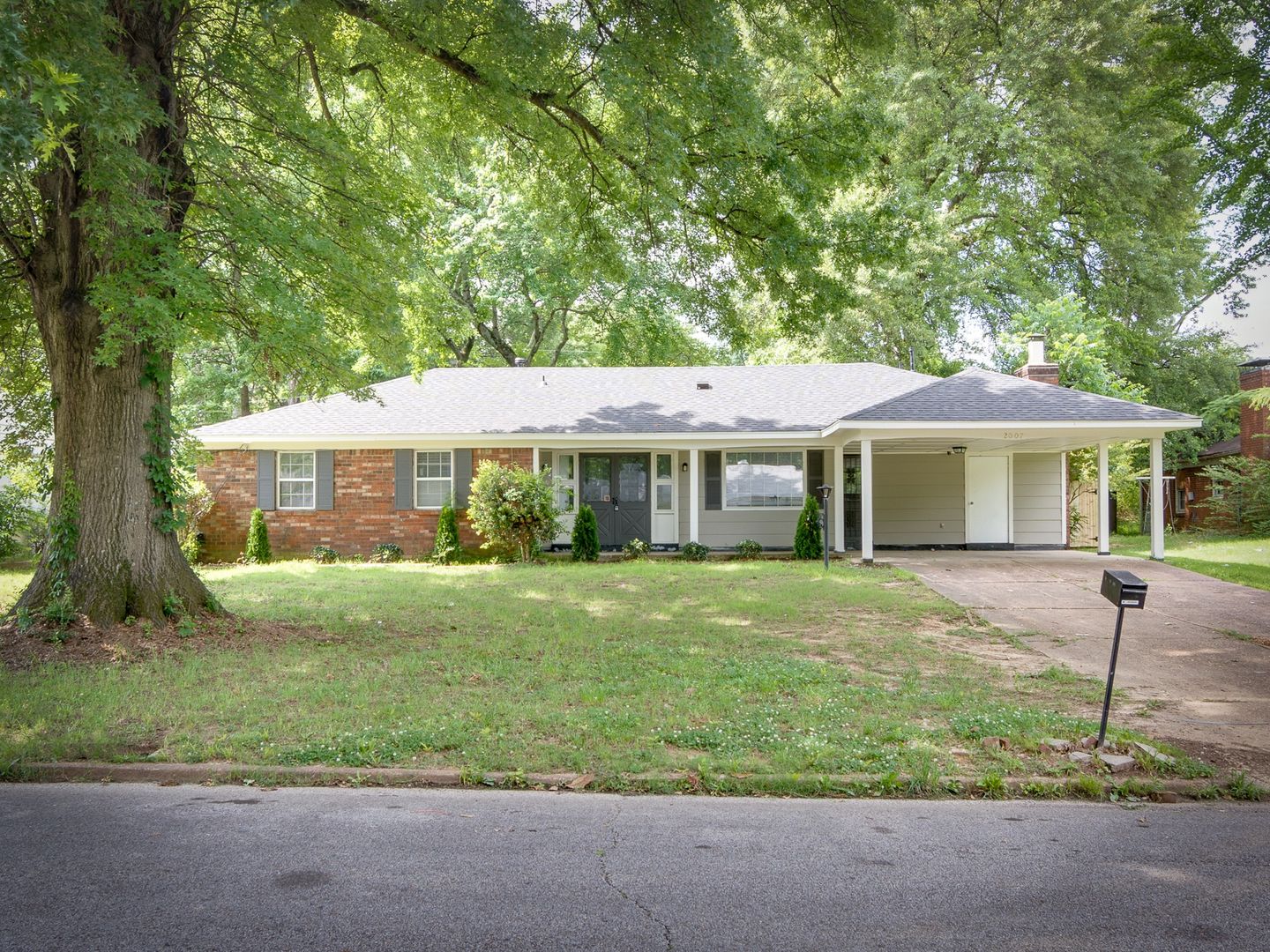 Memphis House: 2007 Janis Drive