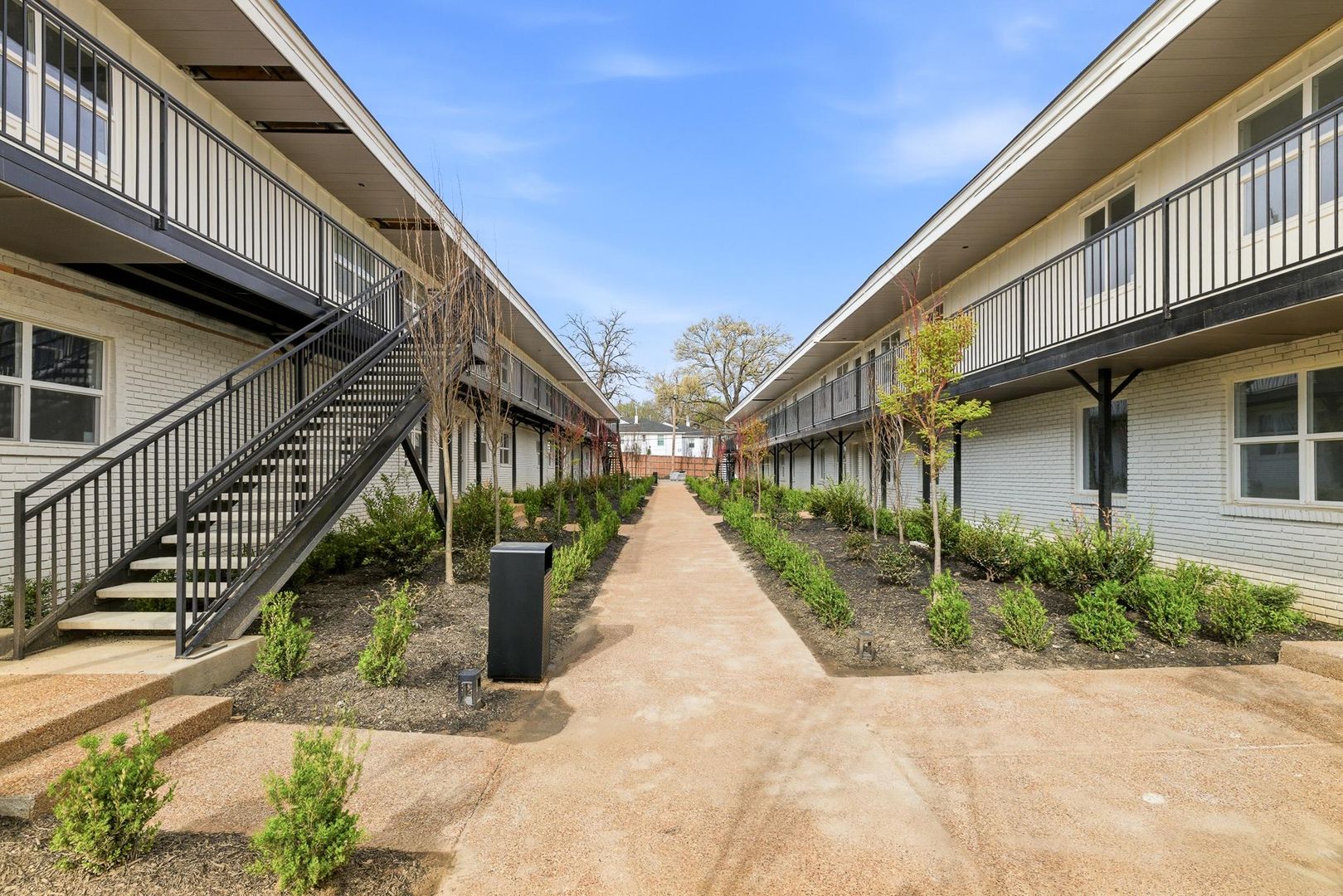 Memphis Apartment: 171 N Merton