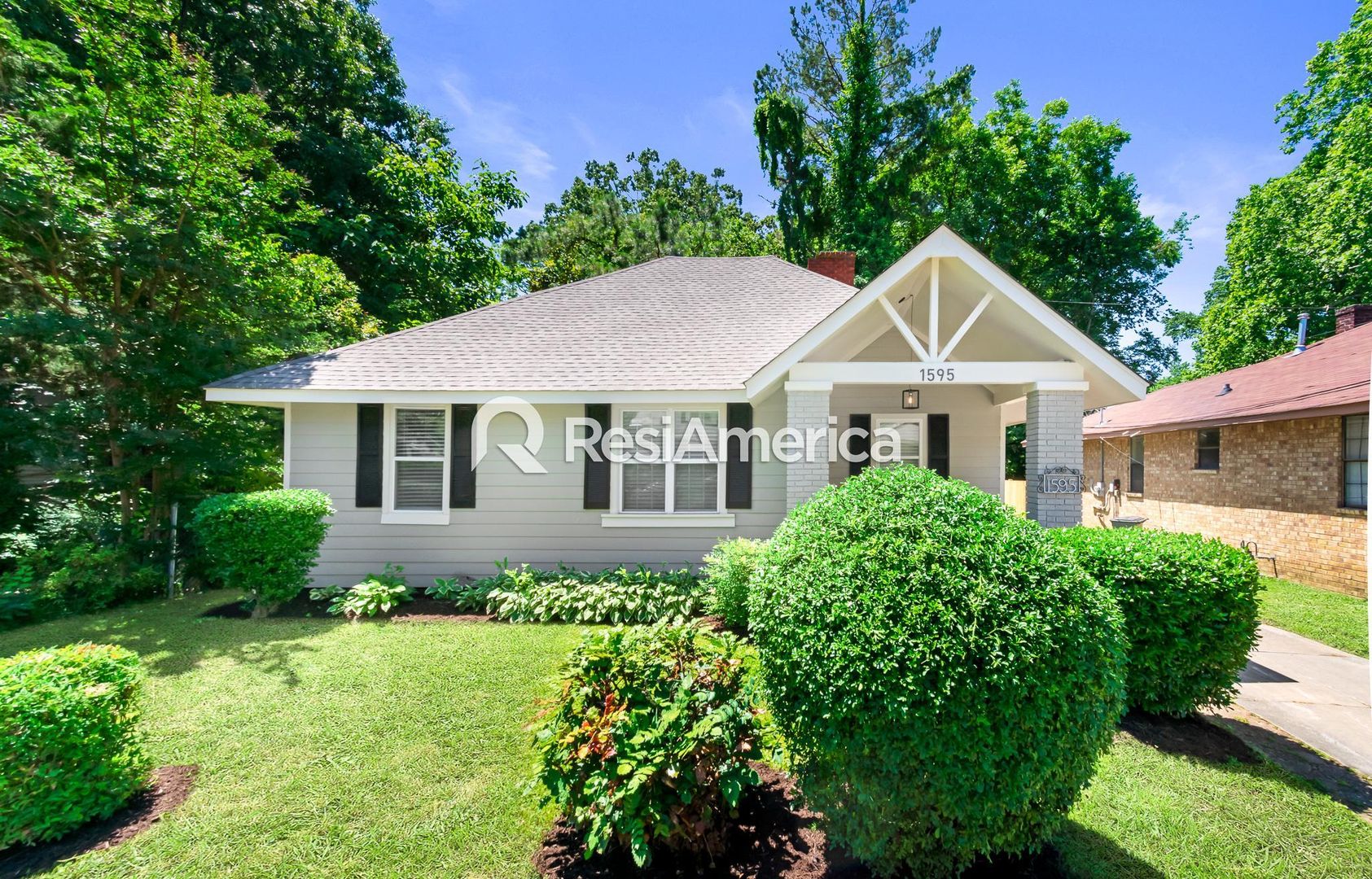 Memphis House: 1595 Glenview Ave