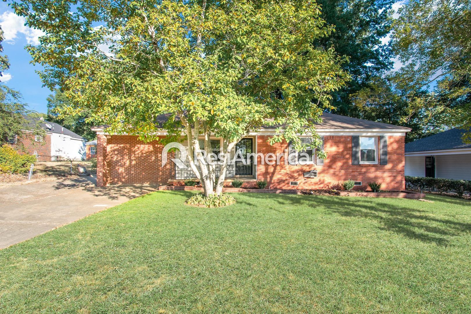 Memphis House: 3820 Bishops Bridge Rd