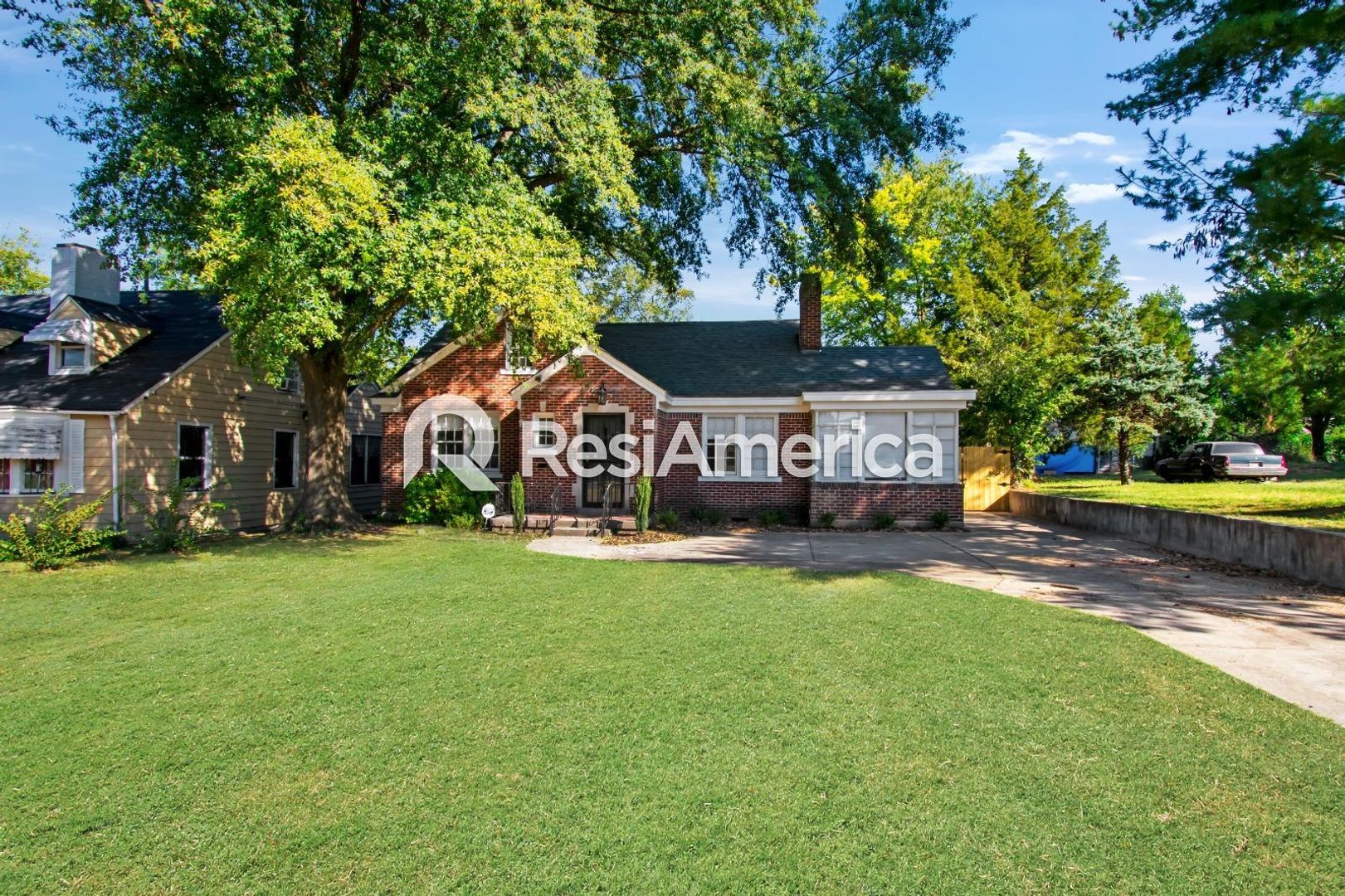 Memphis House: 1628 Vollintine Ave