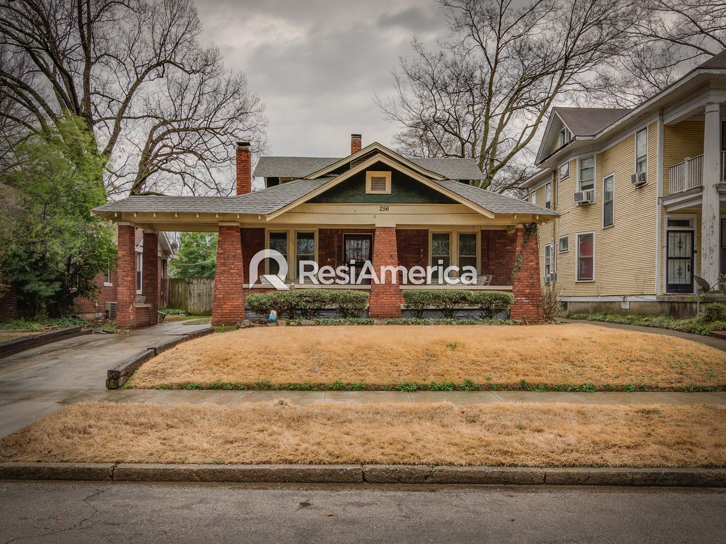 Memphis House: 256 N Willett Street