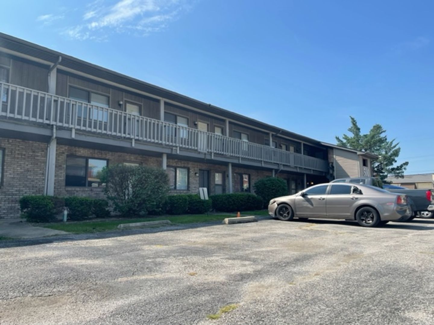 Belleville Apartment: 1528 Lebanon Ave