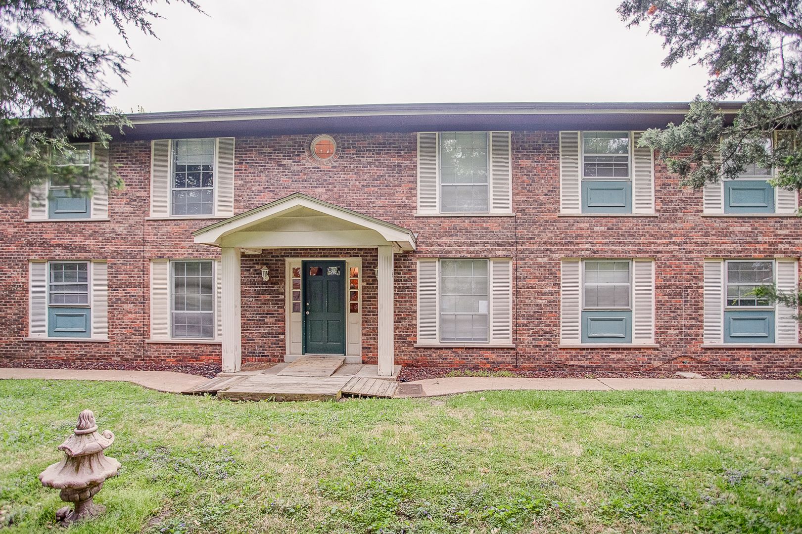 Belleville Apartment: 1528 Lebanon Avenue