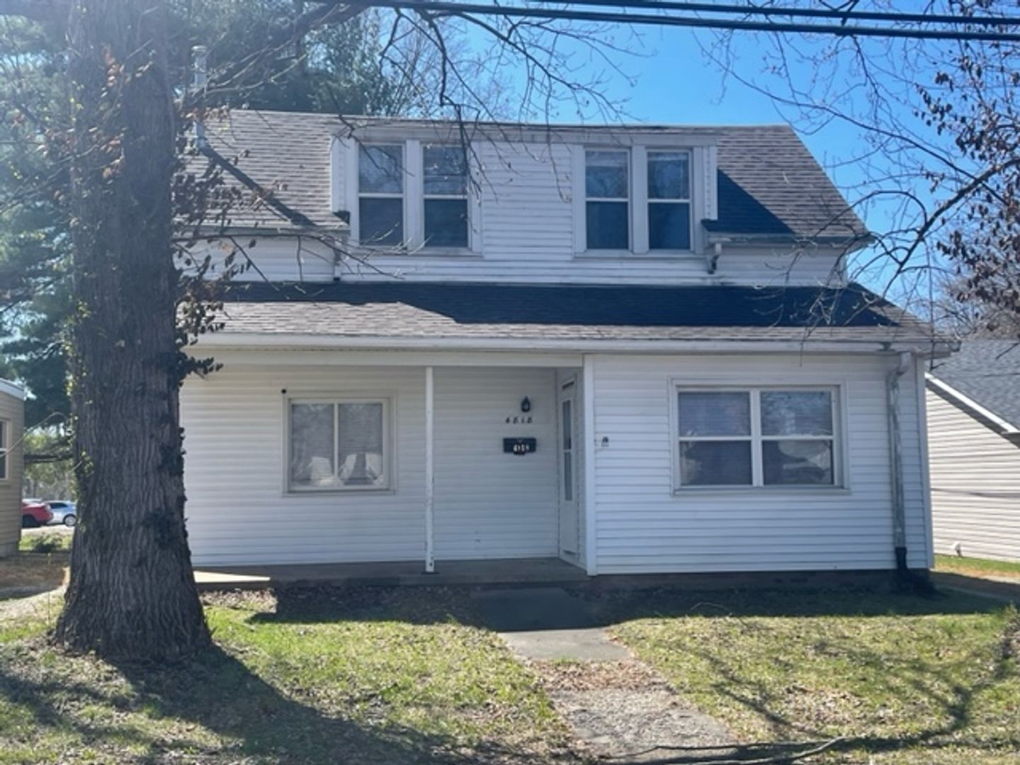 Belleville Apartment: 1528 Lebanon Avenue