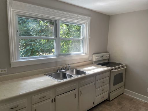 2 Bedroom 1 Bath Apartment – photo 1