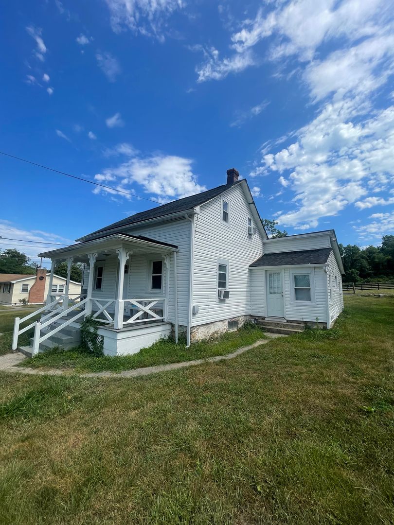 Boonsboro House: 21328 Mt Lena Rd