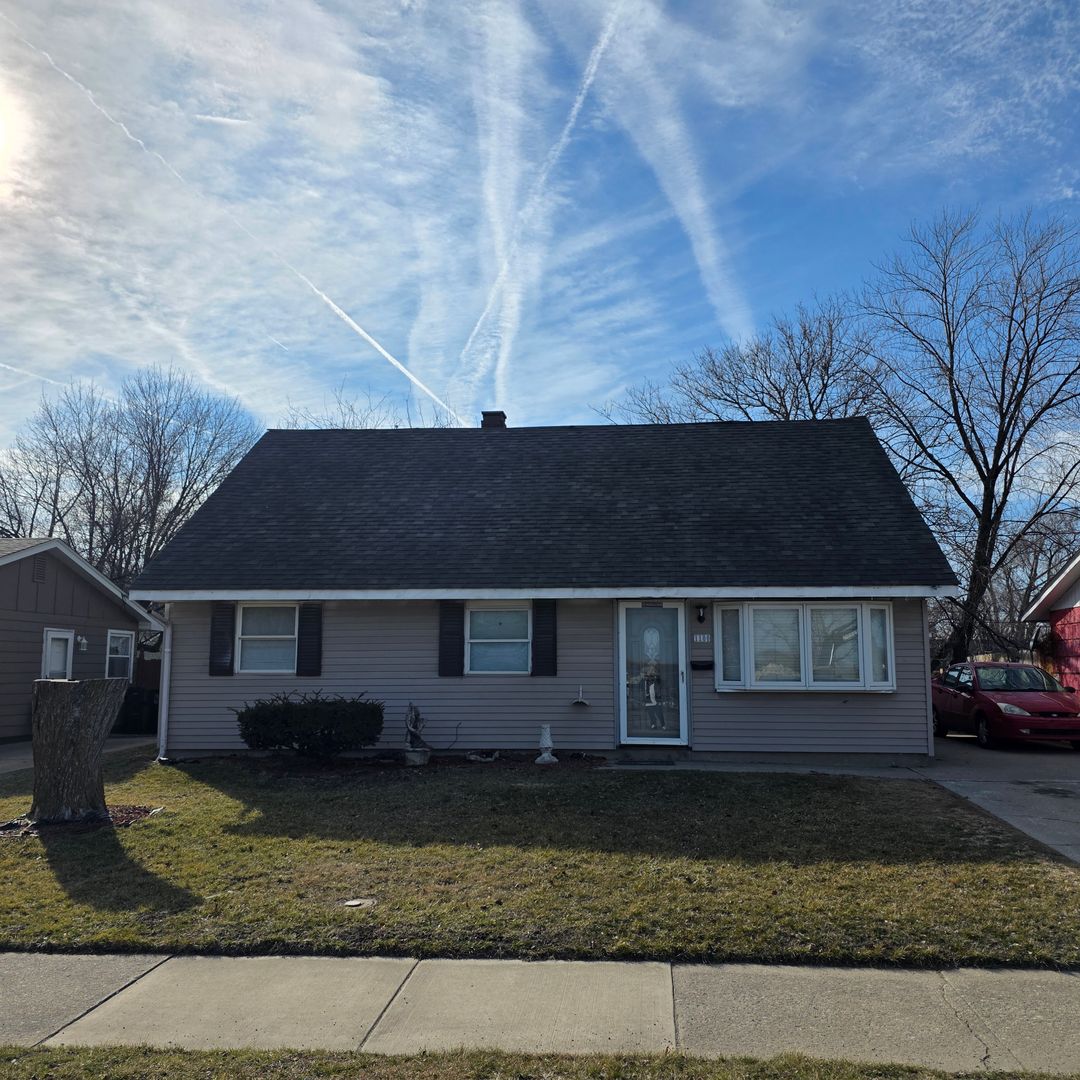 Gary House: 1100 S Lake St