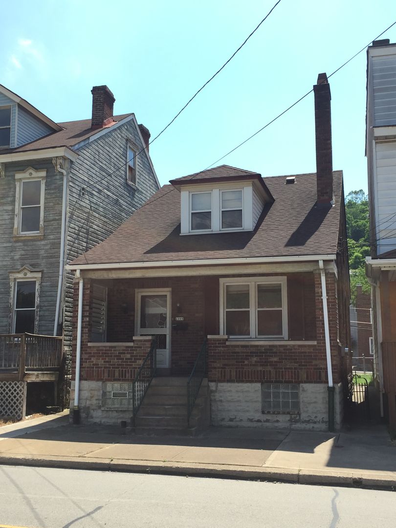Pittsburgh House: 1008 Evergreen Avenue