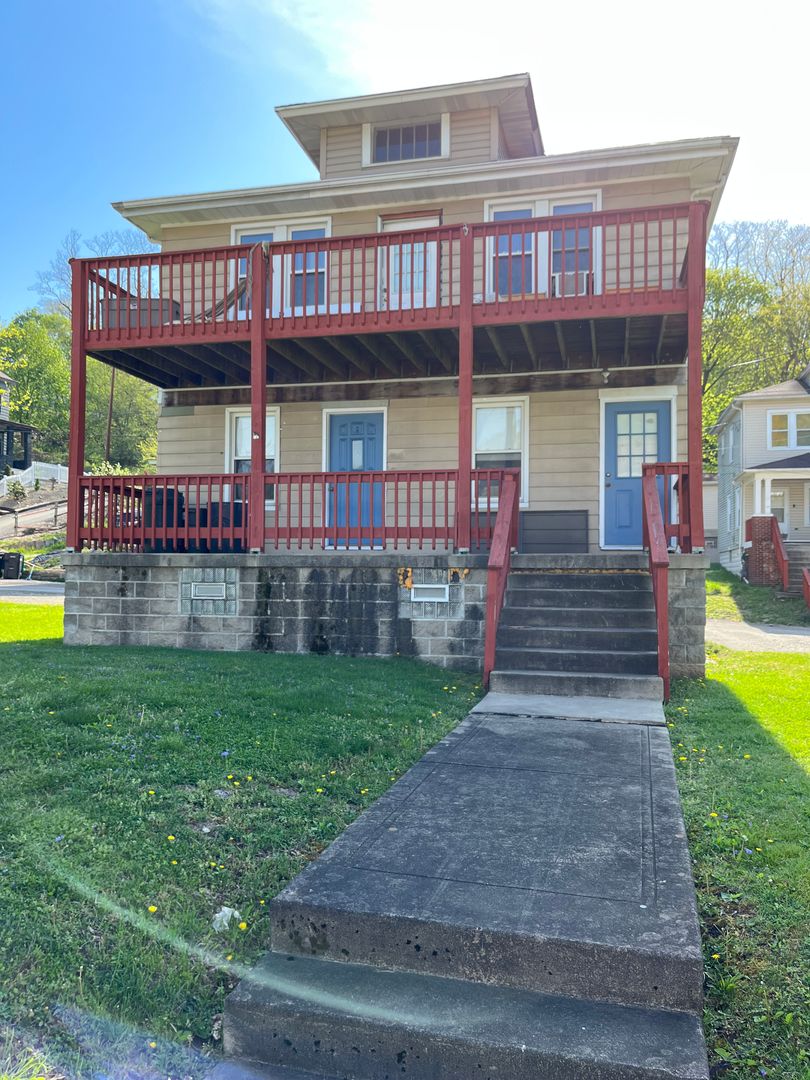 Pittsburgh Apartment: 936 Hansen Street