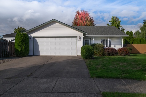 Sweet single level home in desirable neighborhood – photo 1