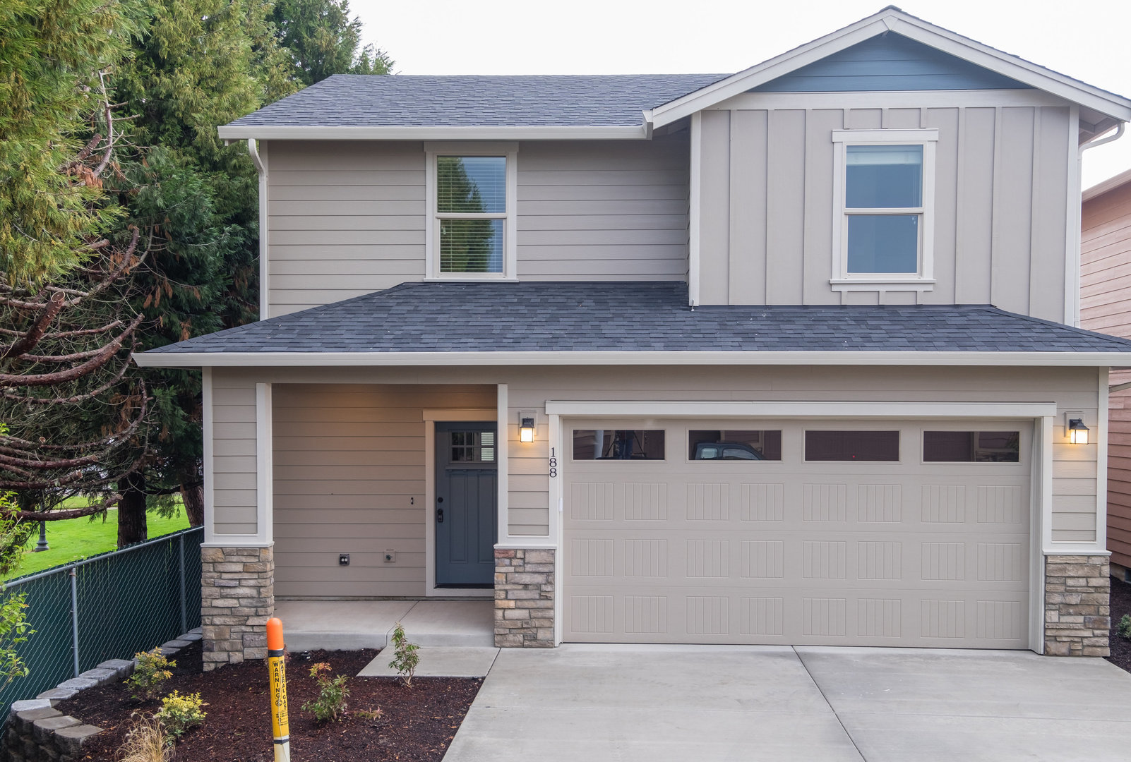 McMinnville House: 188 NE American Drive