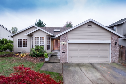 Single Level Home in Hillsboro with Fenced in Yard! – photo 1