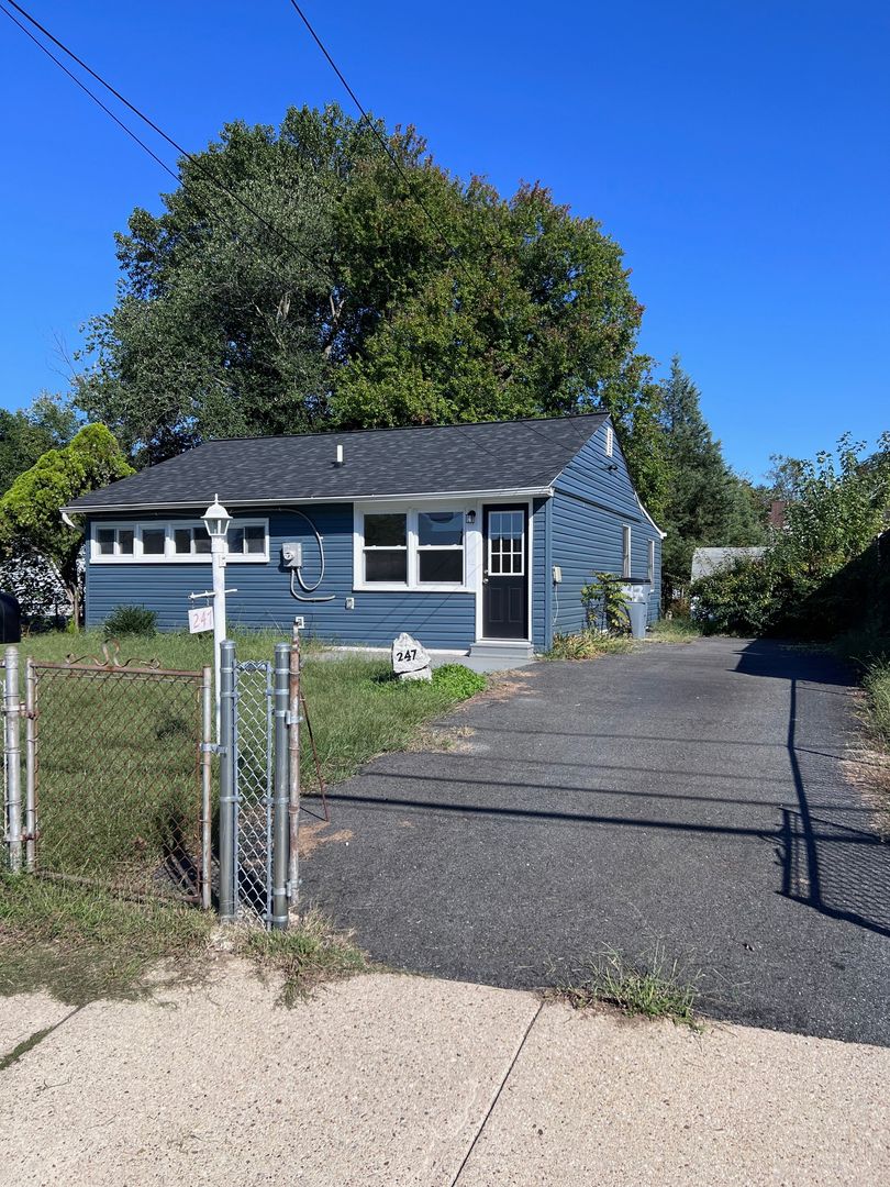 Glen Burnie House: 247 Carroll Rd