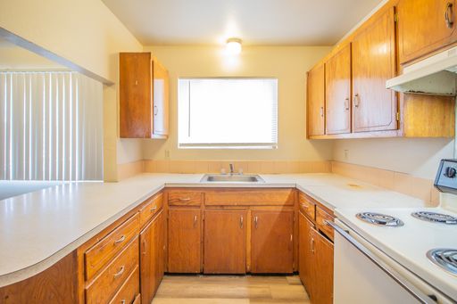 Conveniently located 2 bedroom Apartment in Plainview!