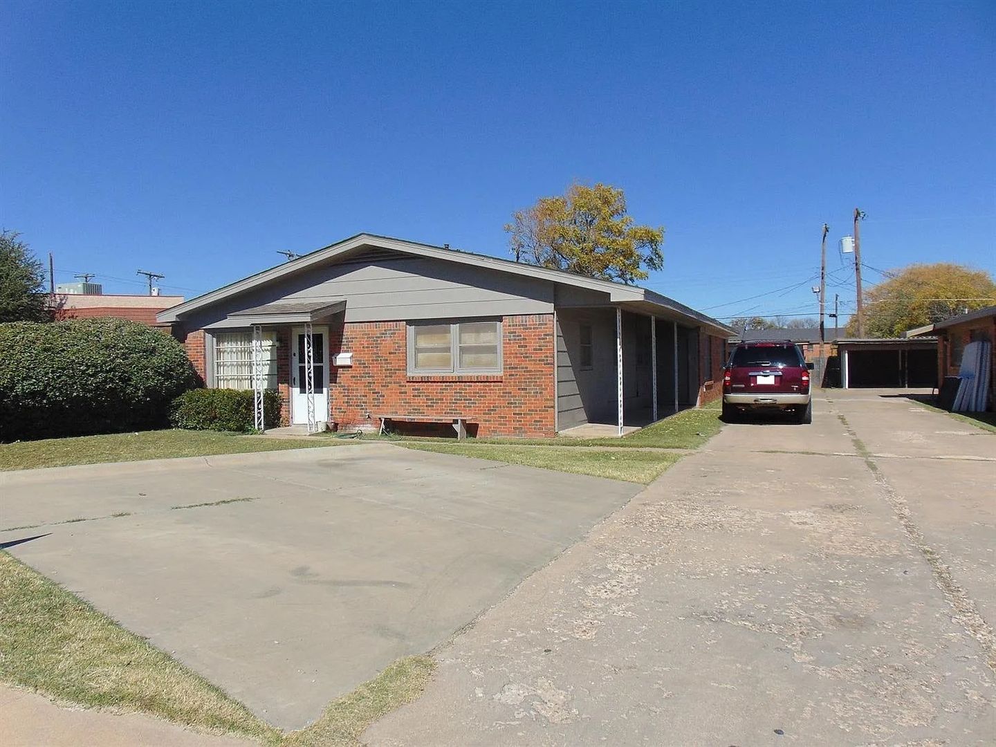 Lubbock Apartment: 2402 46th Street