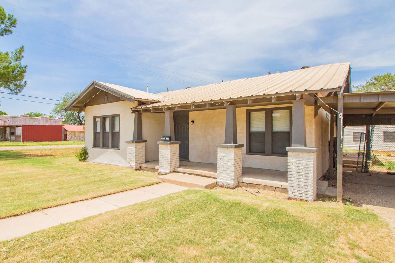 Slaton House: 950 W Lynn Street