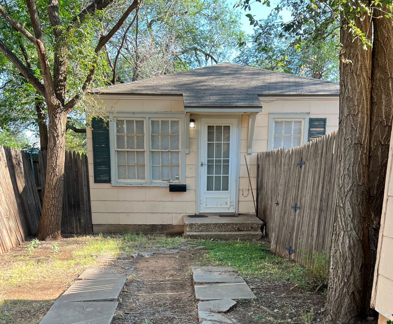Lubbock Apartment: 2422 29th Street