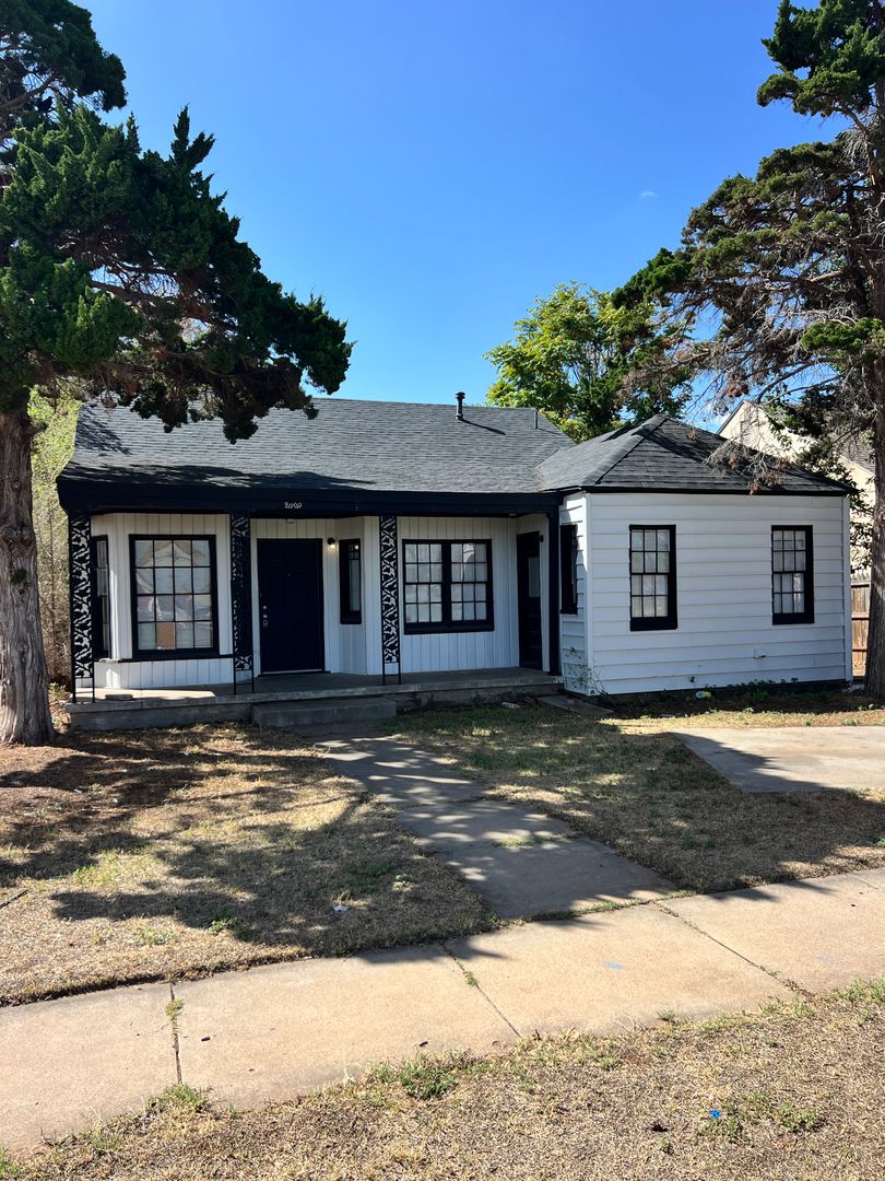 Lubbock House: 2009 22nd Street
